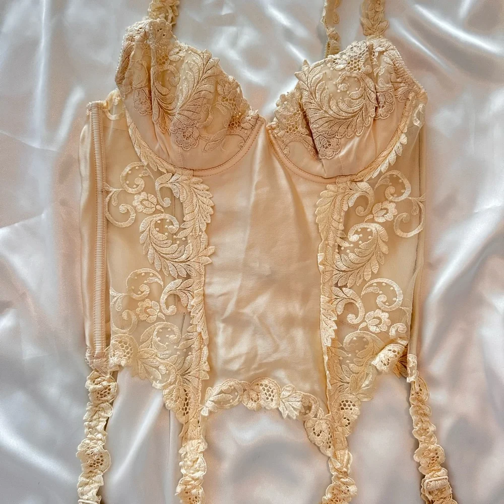 La Perla Gold label Elegant Cream Lace Bustier with garters